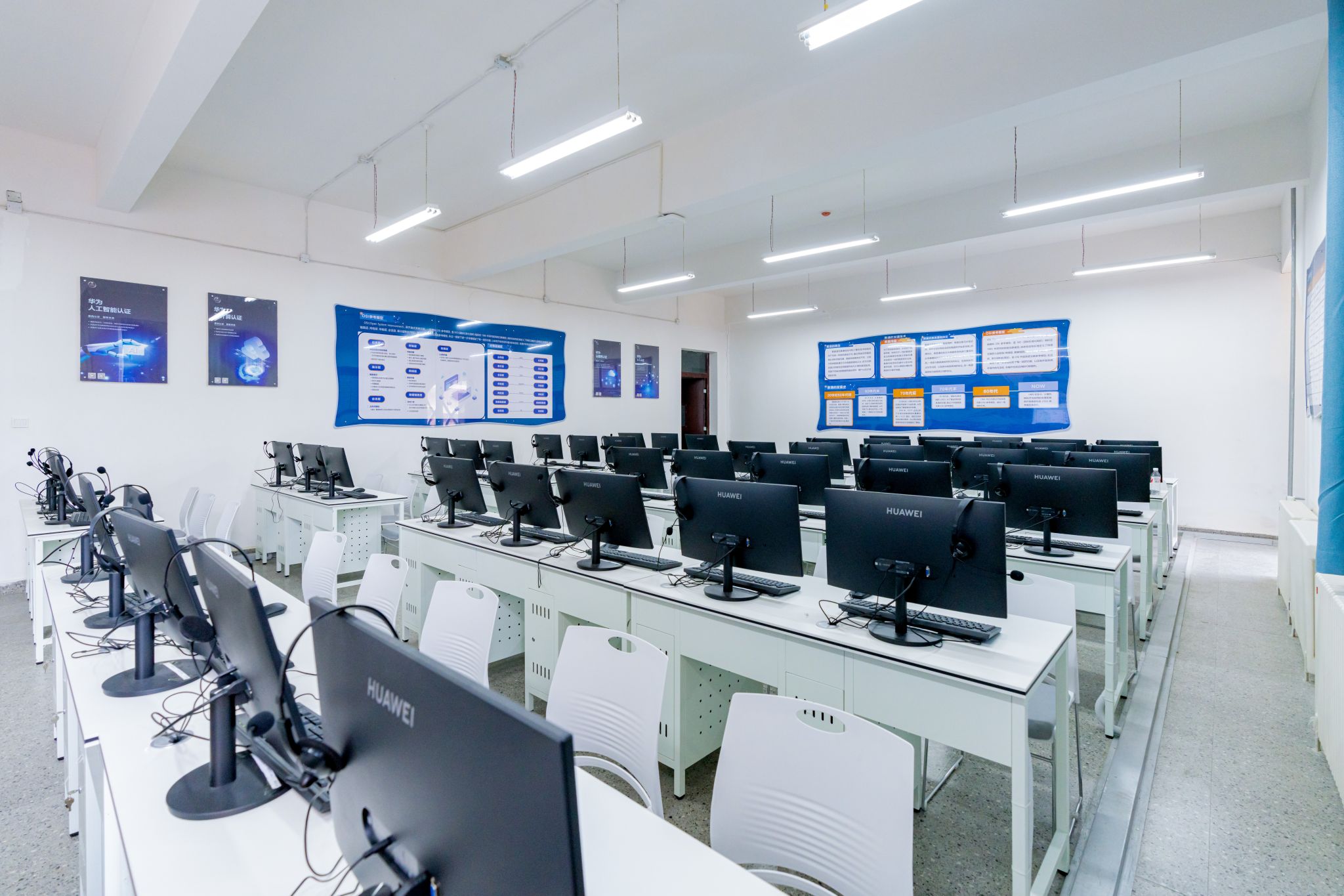 數(shù)據(jù)科學(xué)與大數(shù)據(jù)技術(shù)專業(yè)（智能信息） 蘭州信息科技學(xué)院培養(yǎng)一流應(yīng)用型技術(shù)人才